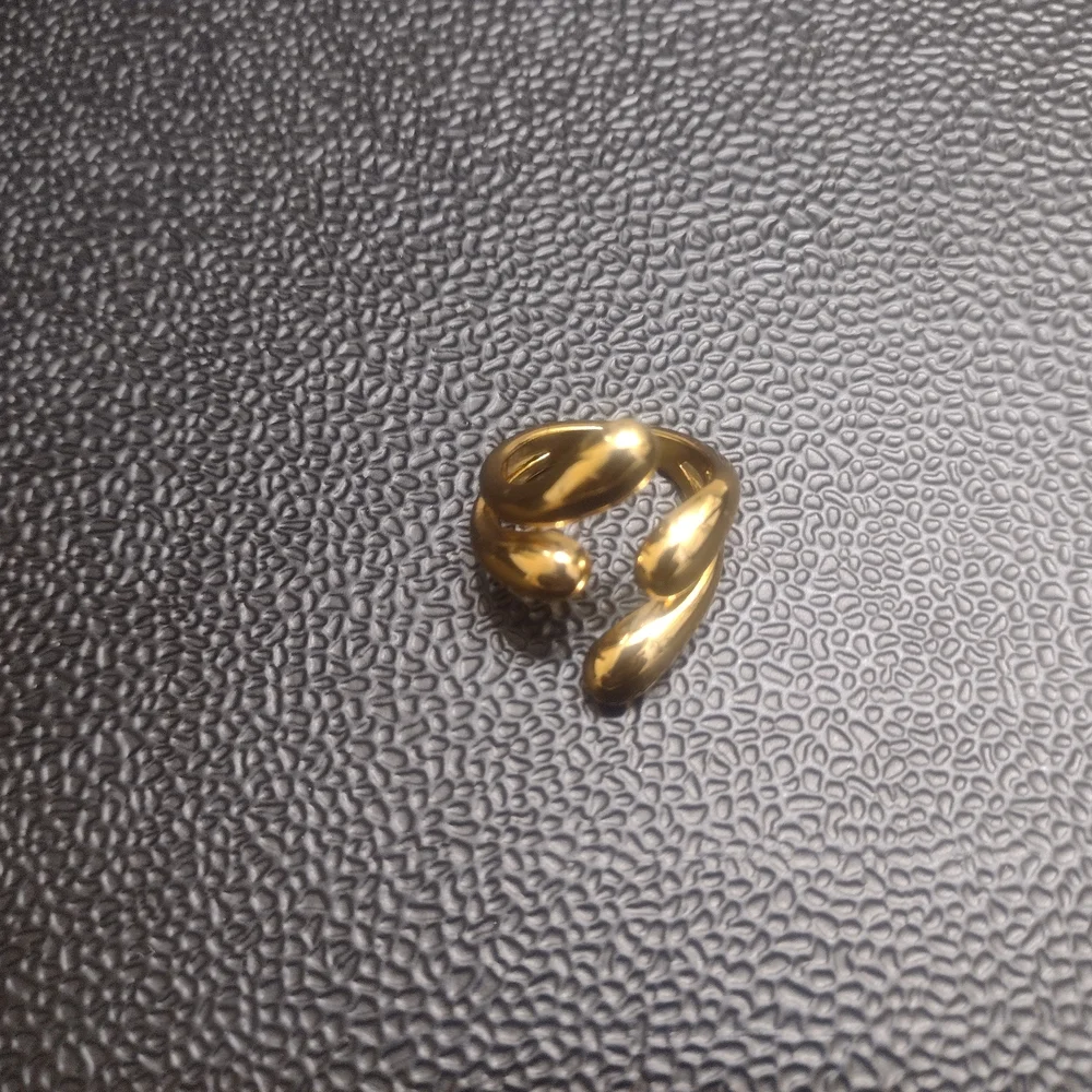 Elegant Gold-Tone Women's Ring - Picture 4 of 4